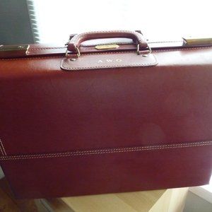 GLADIATOR VINTAGE GENUINE  BROWN LEATHER SUTCASE